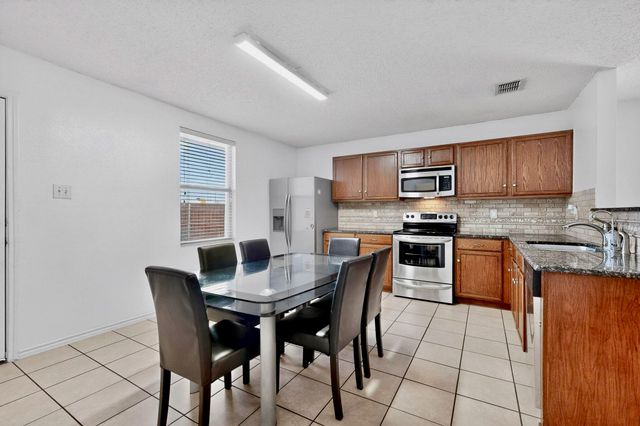 2016 Swenson Court, Grand Prairie, TX 75052