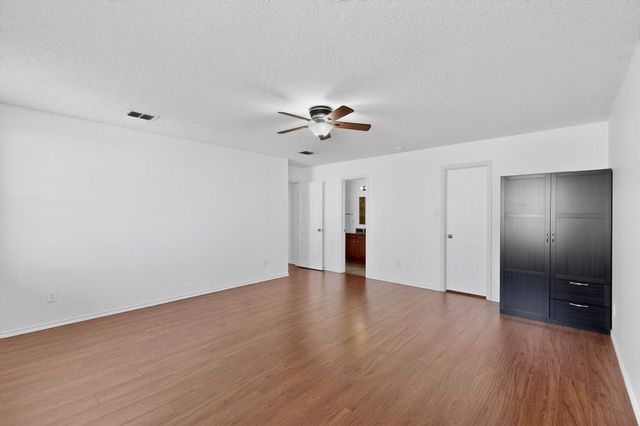 2016 Swenson Court, Grand Prairie, TX 75052