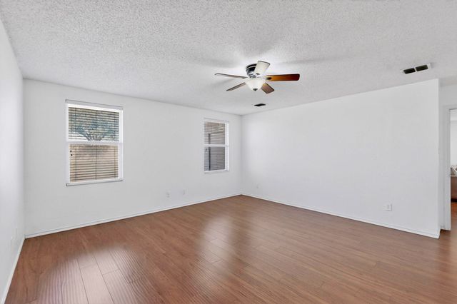 2016 Swenson Court, Grand Prairie, TX 75052