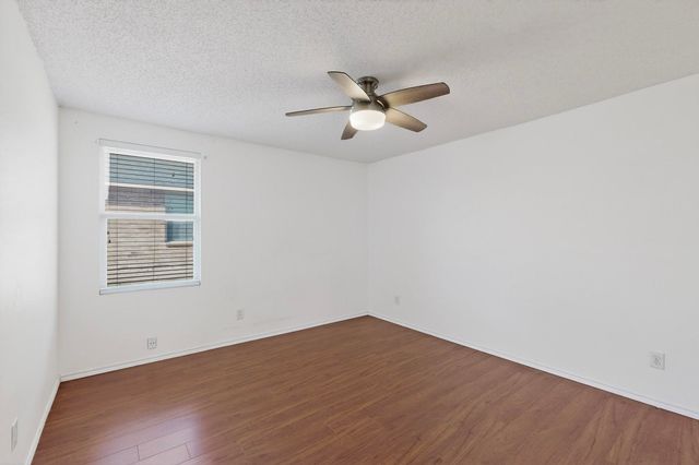 2016 Swenson Court, Grand Prairie, TX 75052