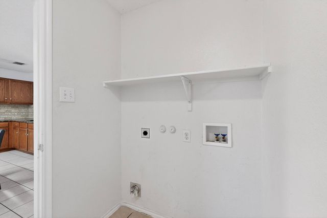 2016 Swenson Court, Grand Prairie, TX 75052