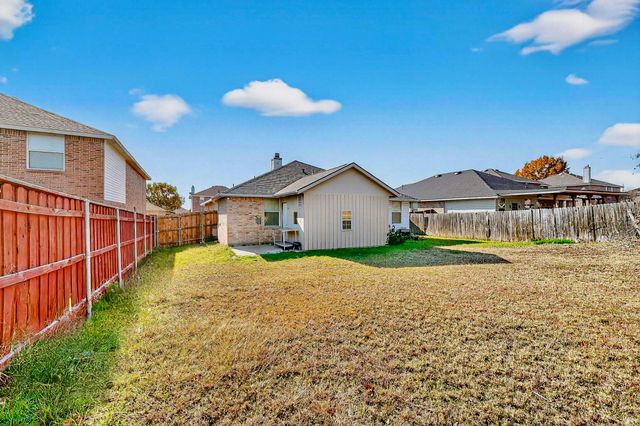 2016 Swenson Court, Grand Prairie, TX 75052