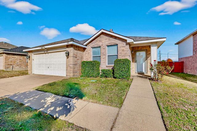 2016 Swenson Court, Grand Prairie, TX 75052