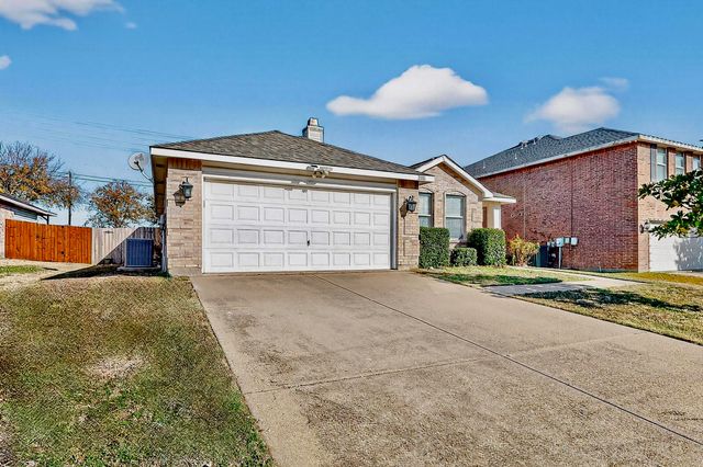 2016 Swenson Court, Grand Prairie, TX 75052