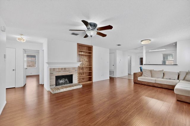 2016 Swenson Court, Grand Prairie, TX 75052