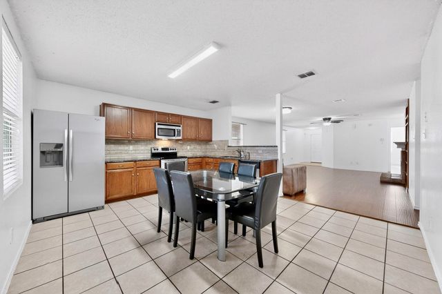 2016 Swenson Court, Grand Prairie, TX 75052