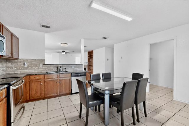 2016 Swenson Court, Grand Prairie, TX 75052