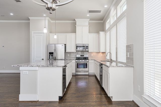 5813 Petty Street C, Houston, TX 77007