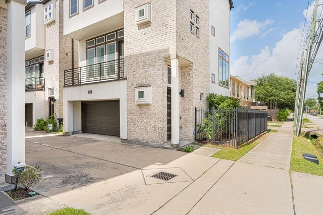 5813 Petty Street C, Houston, TX 77007