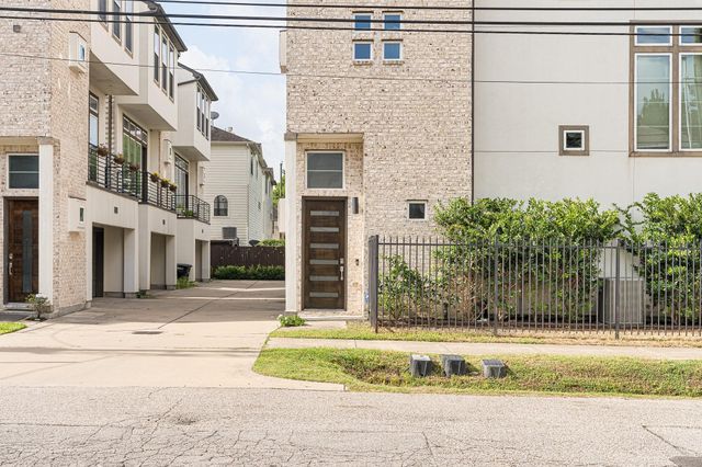 5813 Petty Street C, Houston, TX 77007