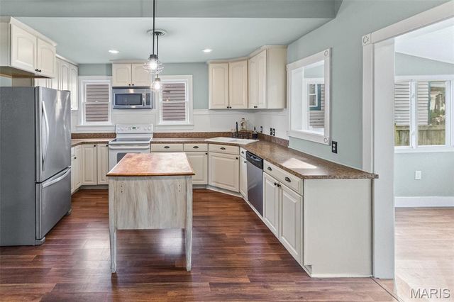 329 Houston Street, St Charles, MO 63301