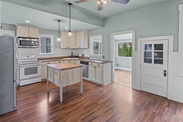 329 Houston Street, St Charles, MO 63301
