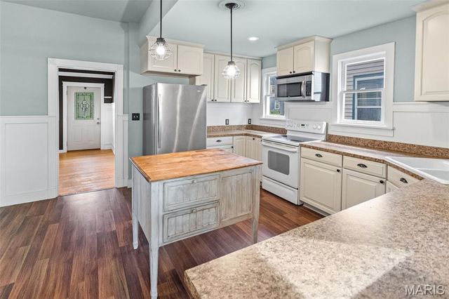 329 Houston Street, St Charles, MO 63301