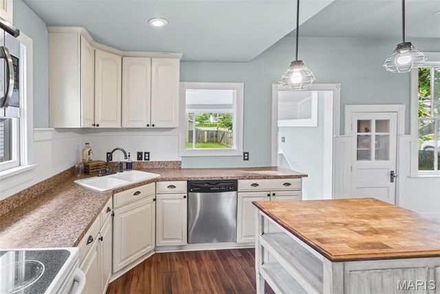 329 Houston Street, St Charles, MO 63301