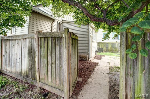 329 Houston Street, St Charles, MO 63301