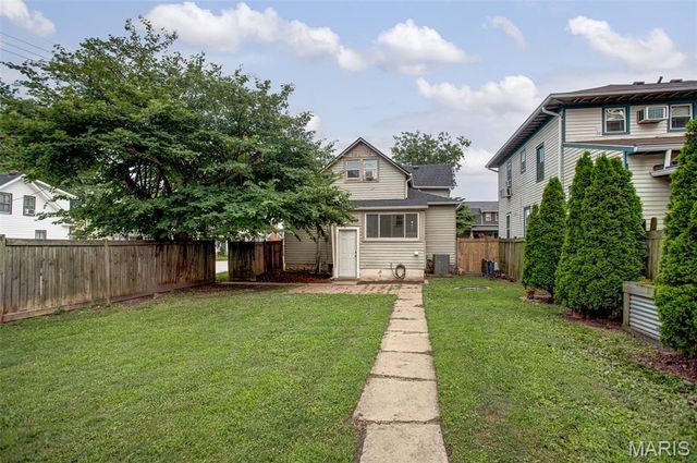 329 Houston Street, St Charles, MO 63301