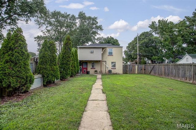 329 Houston Street, St Charles, MO 63301