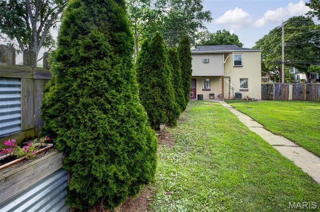329 Houston Street, St Charles, MO 63301