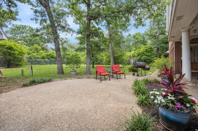 491 Oak Forest Road, Bellville, TX 77418