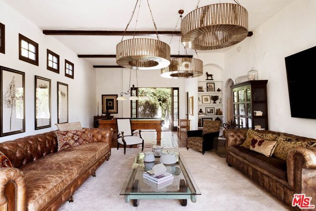 2556 Aberdeen Avenue, Los Angeles, CA 90027
