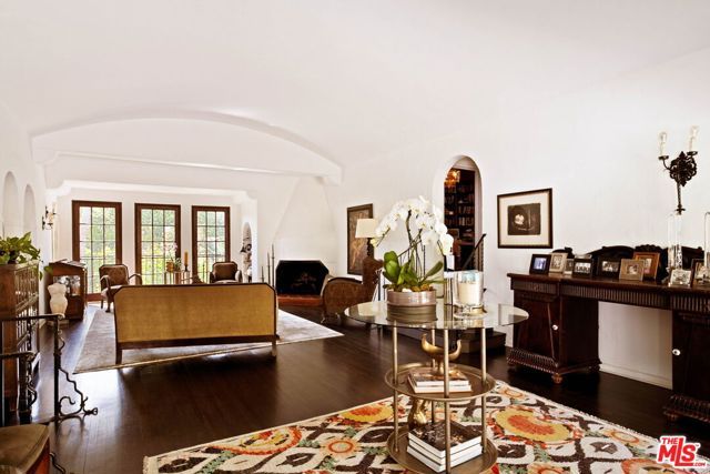 2556 Aberdeen Avenue, Los Angeles, CA 90027