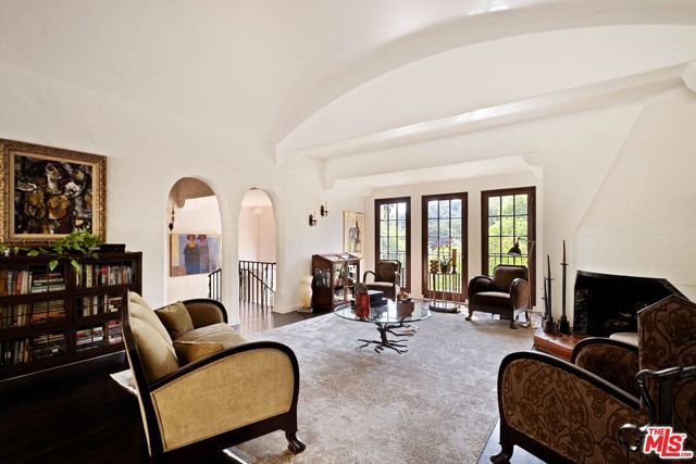 2556 Aberdeen Avenue, Los Angeles, CA 90027