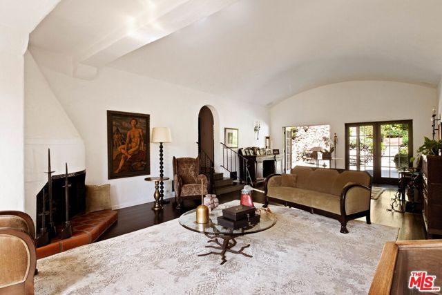 2556 Aberdeen Avenue, Los Angeles, CA 90027
