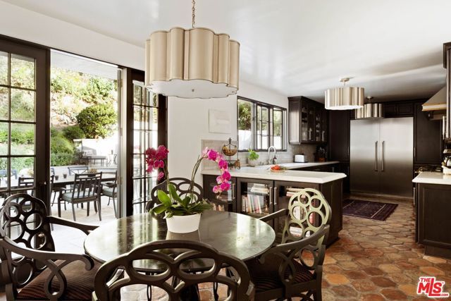 2556 Aberdeen Avenue, Los Angeles, CA 90027