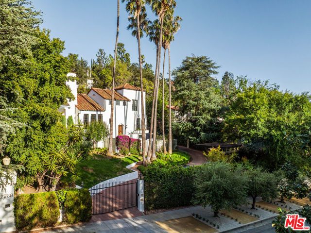 2556 Aberdeen Avenue, Los Angeles, CA 90027