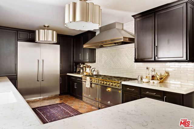 2556 Aberdeen Avenue, Los Angeles, CA 90027