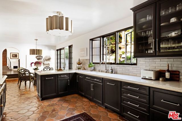 2556 Aberdeen Avenue, Los Angeles, CA 90027