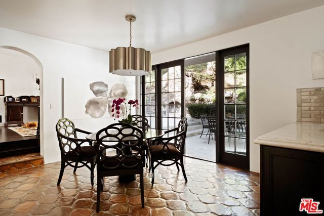 2556 Aberdeen Avenue, Los Angeles, CA 90027