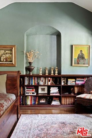 2556 Aberdeen Avenue, Los Angeles, CA 90027