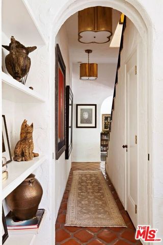 2556 Aberdeen Avenue, Los Angeles, CA 90027