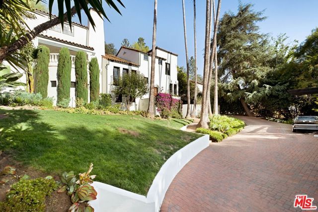 2556 Aberdeen Avenue, Los Angeles, CA 90027