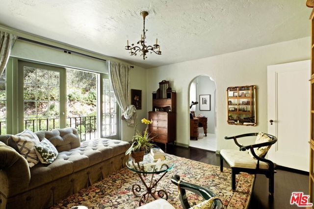 2556 Aberdeen Avenue, Los Angeles, CA 90027