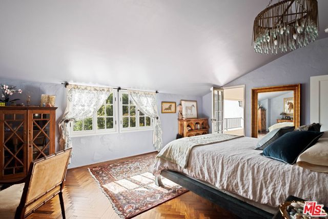 2556 Aberdeen Avenue, Los Angeles, CA 90027
