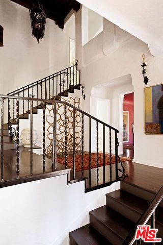 2556 Aberdeen Avenue, Los Angeles, CA 90027