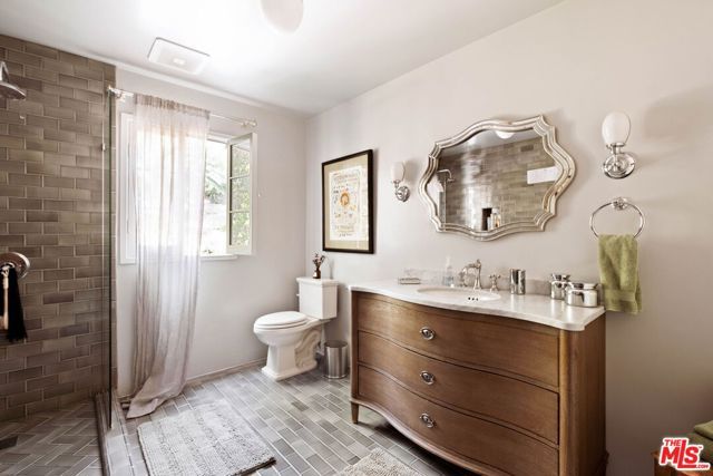 2556 Aberdeen Avenue, Los Angeles, CA 90027