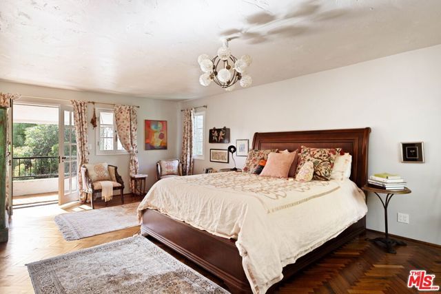 2556 Aberdeen Avenue, Los Angeles, CA 90027