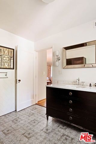 2556 Aberdeen Avenue, Los Angeles, CA 90027