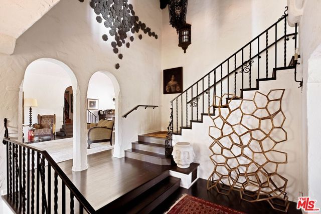 2556 Aberdeen Avenue, Los Angeles, CA 90027