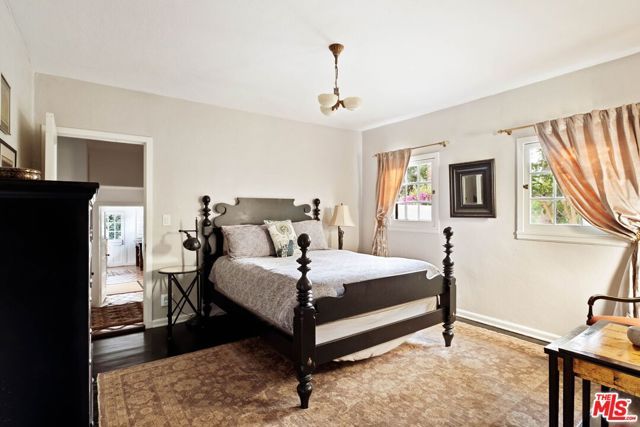 2556 Aberdeen Avenue, Los Angeles, CA 90027