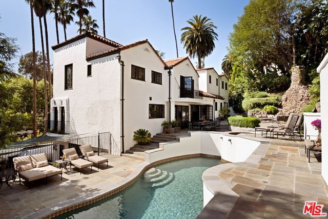 2556 Aberdeen Avenue, Los Angeles, CA 90027