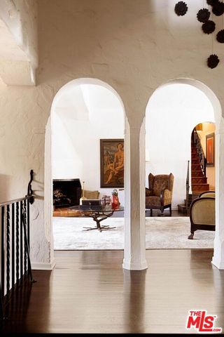 2556 Aberdeen Avenue, Los Angeles, CA 90027