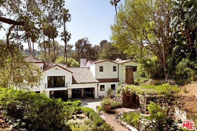 2556 Aberdeen Avenue, Los Angeles, CA 90027