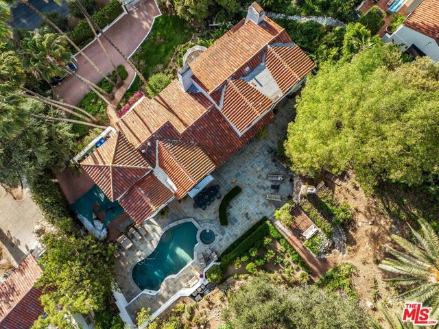 2556 Aberdeen Avenue, Los Angeles, CA 90027