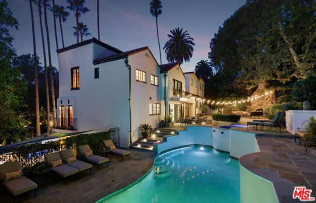 2556 Aberdeen Avenue, Los Angeles, CA 90027