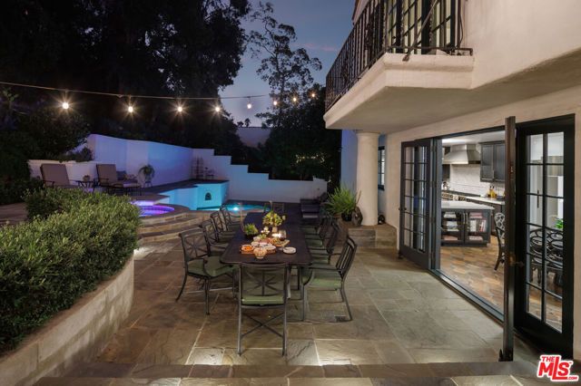2556 Aberdeen Avenue, Los Angeles, CA 90027
