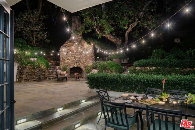 2556 Aberdeen Avenue, Los Angeles, CA 90027